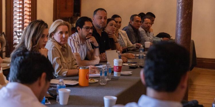 Gabinete municipal revisa trámites, vacunación y obras en reunión de este lunes