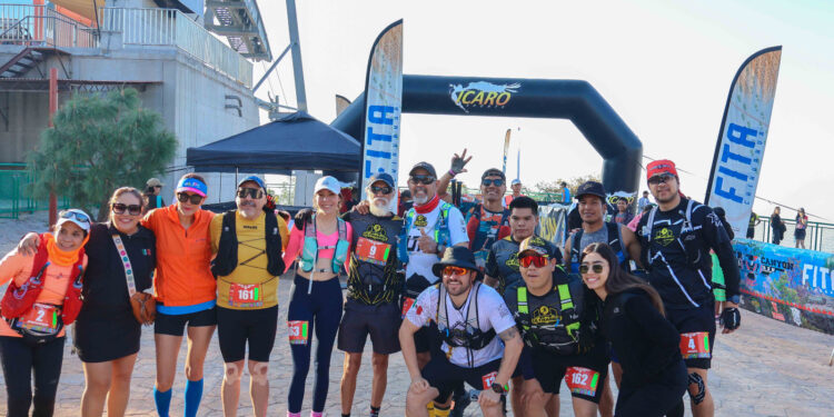 Participan atletas en carrera Copper Canyon Trail Run en el Parque Barrancas