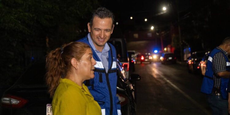 Recorre Marco Bonilla calles de Jardines del Saucito