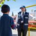 Cuida Lucero Fierro a niños y niñas de kínder gracias al programa “Abuelo Policía