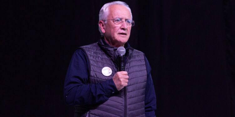 Entrega de apoyos a adultos mayores en Cuauhtémoc