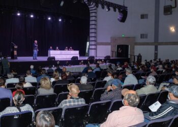 Entrega de apoyos a adultos mayores en Cuauhtémoc