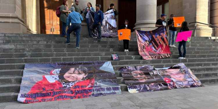 Protestan familiares de Ximena Sofía por sentencia contra padres