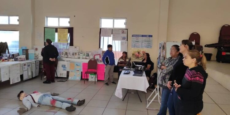 Exponen productos realizados en talleres de Misiones Culturales Rurales