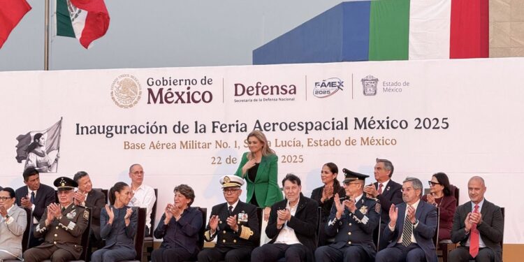 Acude Maru Campos a la inauguración de la FAMEX 2025