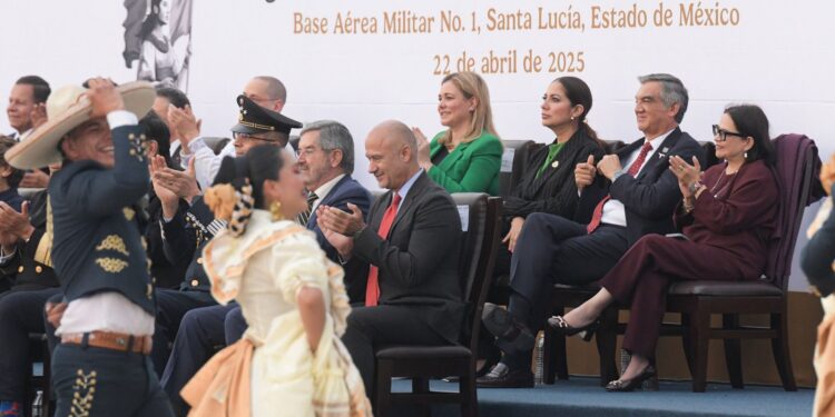 Acude Maru Campos a la inauguración de la FAMEX 2025