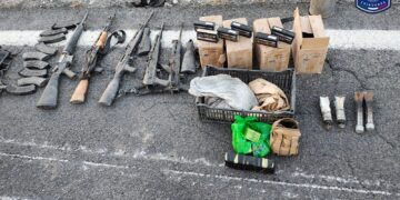Aseguran arsenal y vehículos tras enfrentamiento en carretera Ojinaga-Aldama