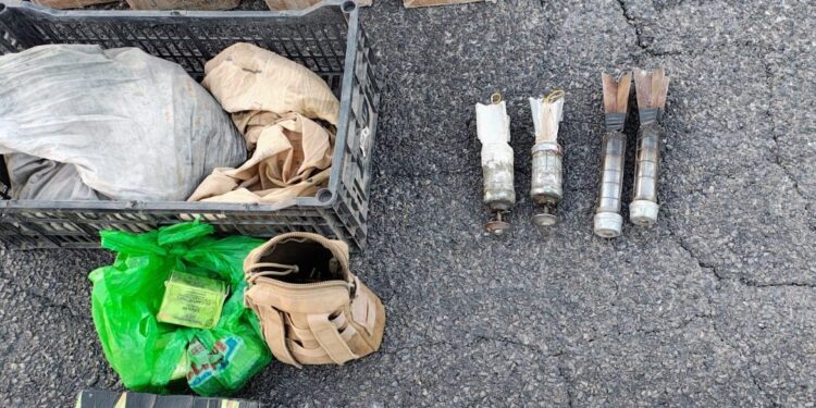 Aseguran arsenal y vehículos tras enfrentamiento en carretera Ojinaga-Aldama