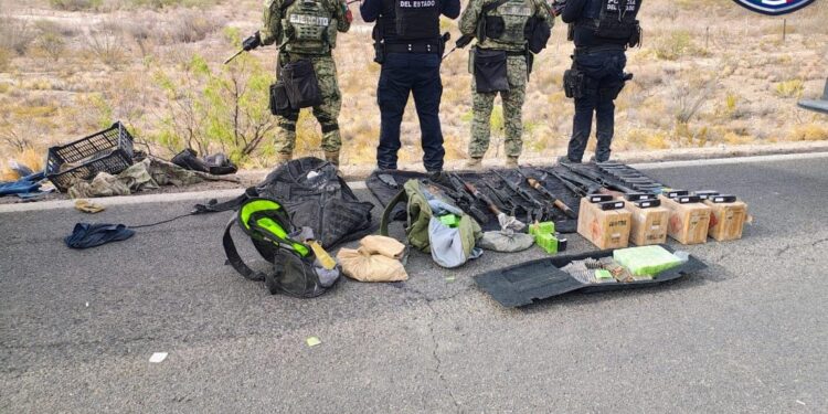 Aseguran arsenal y vehículos tras enfrentamiento en carretera Ojinaga-Aldama