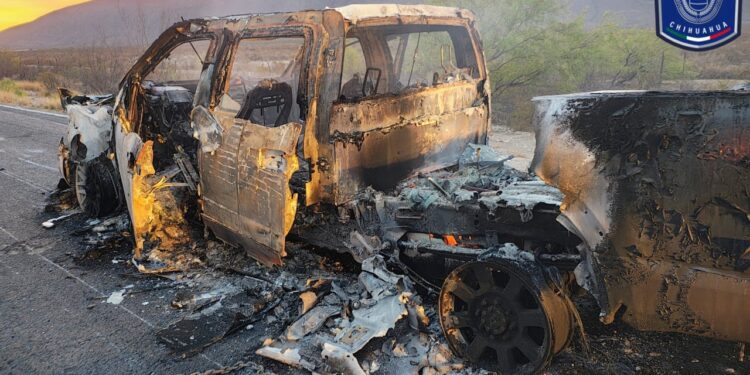 Aseguran arsenal y vehículos tras enfrentamiento en carretera Ojinaga-Aldama