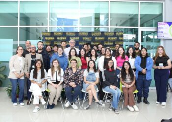 Benefician a estudiantes de la UPCH con entrega de lentes gratuitos