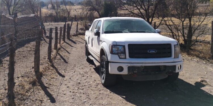 Aseguran dos vehículos robados en Cuauhtémoc
