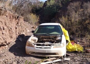 Aseguran dos vehículos robados en Cuauhtémoc
