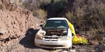 Aseguran dos vehículos robados en Cuauhtémoc