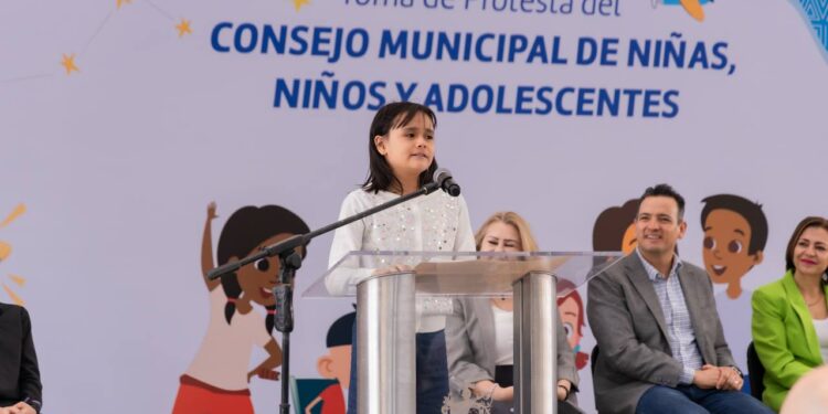 Toman protesta integrantes del Consejo Municipal de Niñas, Niños y Adolescentes