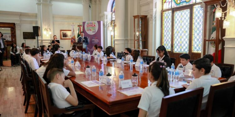 Toman protesta integrantes del Cabildo Infantil 2025