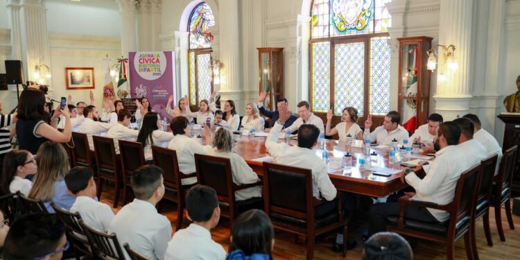 Toman protesta integrantes del Cabildo Infantil 2025