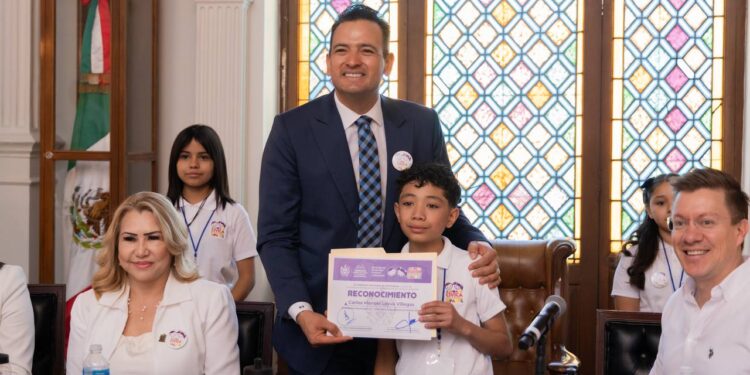 Toman protesta integrantes del Cabildo Infantil 2025