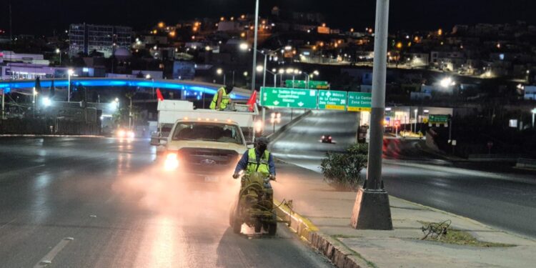 Reportan 30% de avance en trabajos de pintura en el Periférico de la Juventud