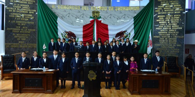 Niñas y niños toman el Congreso de Chihuahua por un día