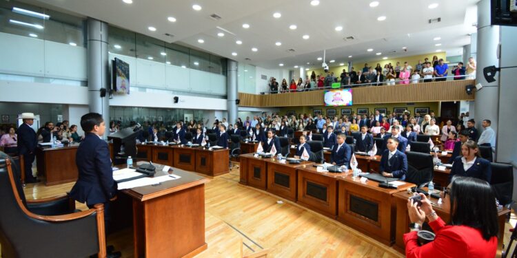 Niñas y niños toman el Congreso de Chihuahua por un día