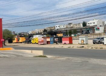 Avanza retiro de puestos ambulantes en la zona Reliz