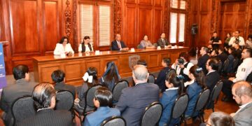 Entregan lentes a niñas y niños durante evento del Gabinete Infantil 2025
