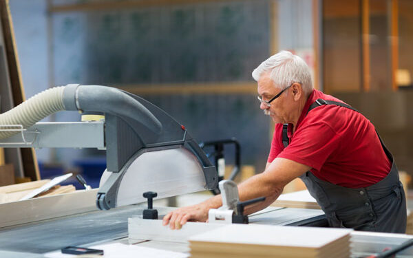 Oportunidades laborales para adultos mayores y personas con discapacidad