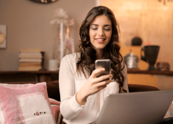 Generación Z comparte brecha digital con adultos mayores