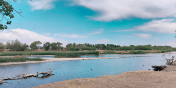 Disfrutan Jueves Santo en el Vado de Meoqui