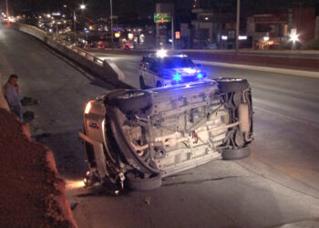 Volcó tras perder el control en el Periférico de la Juventud