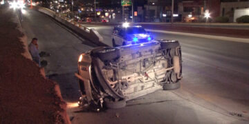 Volcó tras perder el control en el Periférico de la Juventud