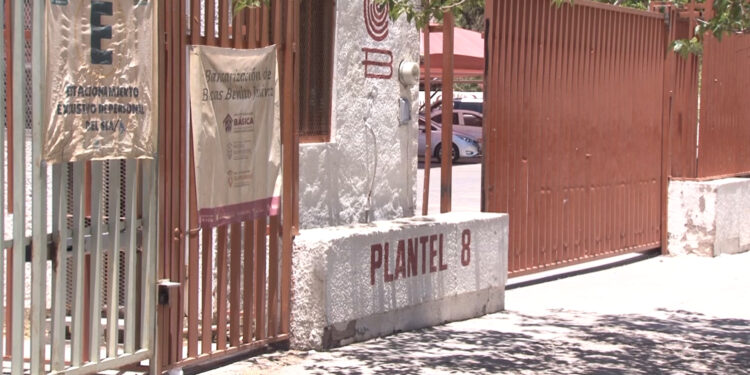 Exigen sanciones por incidente entre alumno y maestro en Cobach 8