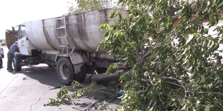 Falla mecánica en pipa causa accidente en la avenida Cantera
