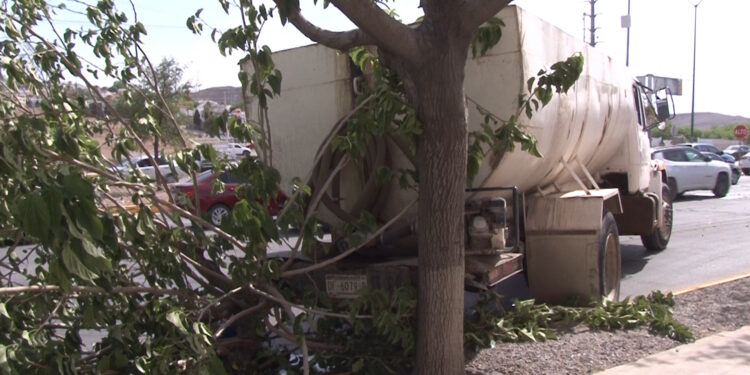Falla mecánica en pipa causa accidente en la avenida Cantera