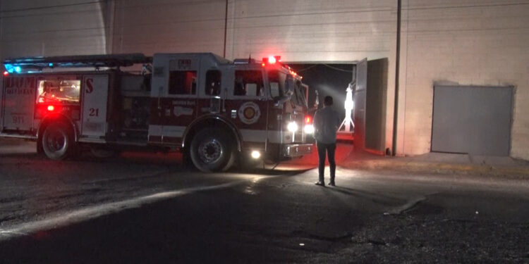 Cortocircuito genera humo en secundaria de Delicias