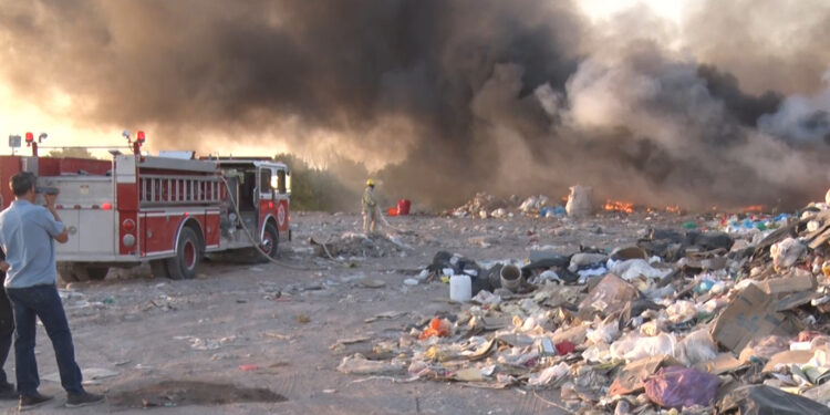 Arde parte de basurero en el municipio de Meoqui