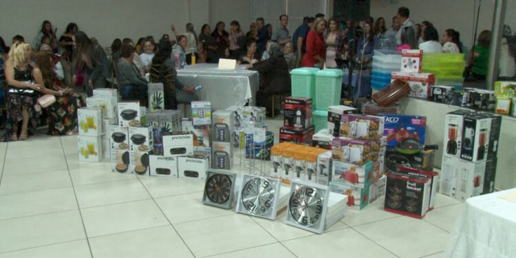 Más de 2 mil mujeres celebran el Día de las Madres en Cuauhtémoc