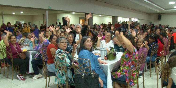 Más de 2 mil mujeres celebran el Día de las Madres en Cuauhtémoc