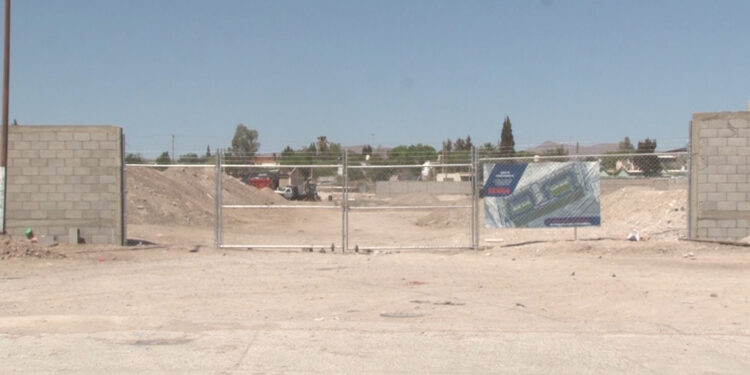 Vecinos denuncian cierre vial por construcción en Jardines de Sacramento