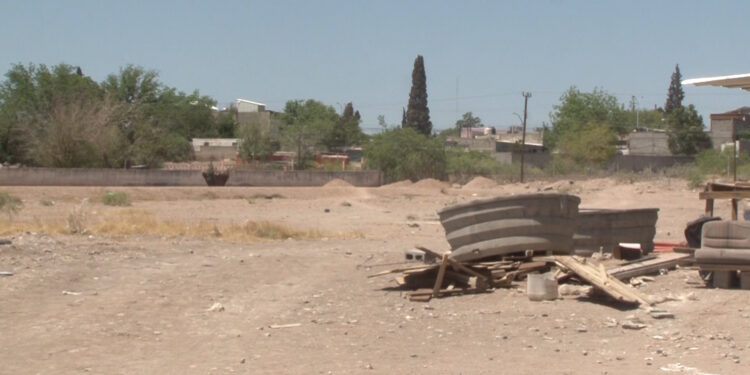 Vecinos denuncian cierre vial por construcción en Jardines de Sacramento