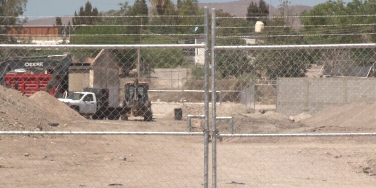 Vecinos denuncian cierre vial por construcción en Jardines de Sacramento