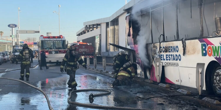 Se incendia camión del Bowí en la estación ISSSTE