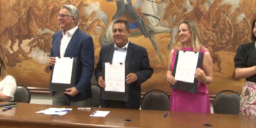 La UPCH firma convenio con la Universidad de Cambridge