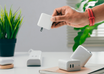 Desconectar el cargador del enchufe es clave para tus finanzas