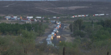 Cerraron transportistas la circulación en la salida a Juárez