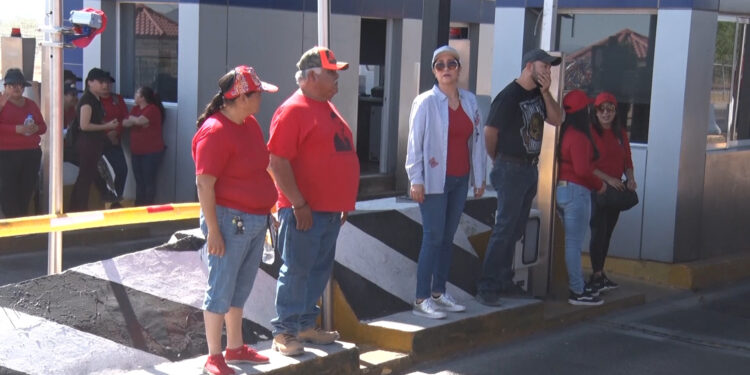 Maestros federales liberan caseta de Saucillo en protesta