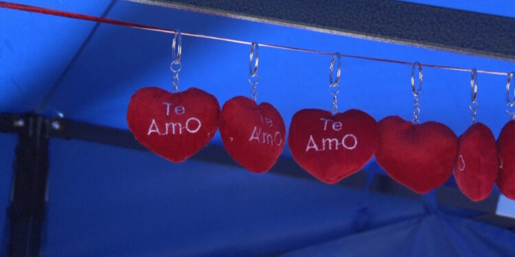 Se adelantan a comprar regalos por el Día de las Madres