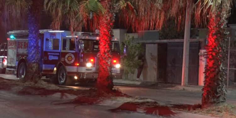 Sujeto intenta prender fuego a su casa en Delicias