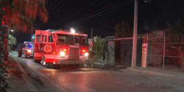 Sujeto intenta prender fuego a su casa en Delicias